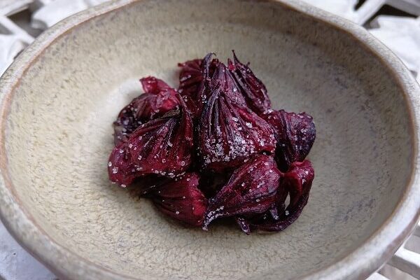 見た目も味もイチ押し、ローゼルの砂糖漬け