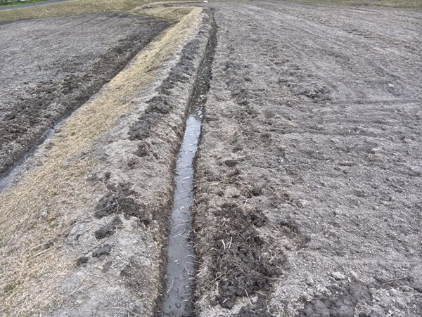 スコップパワー炸裂で元田んぼの復旧進む